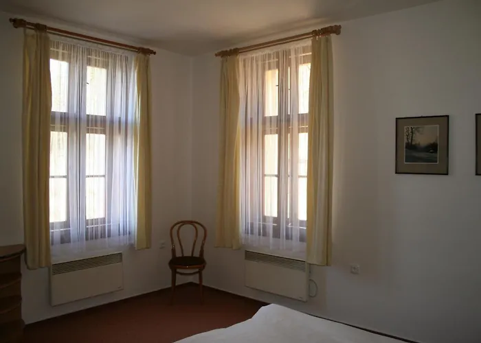 Na Kiosku بيت ضيافة Šternberk